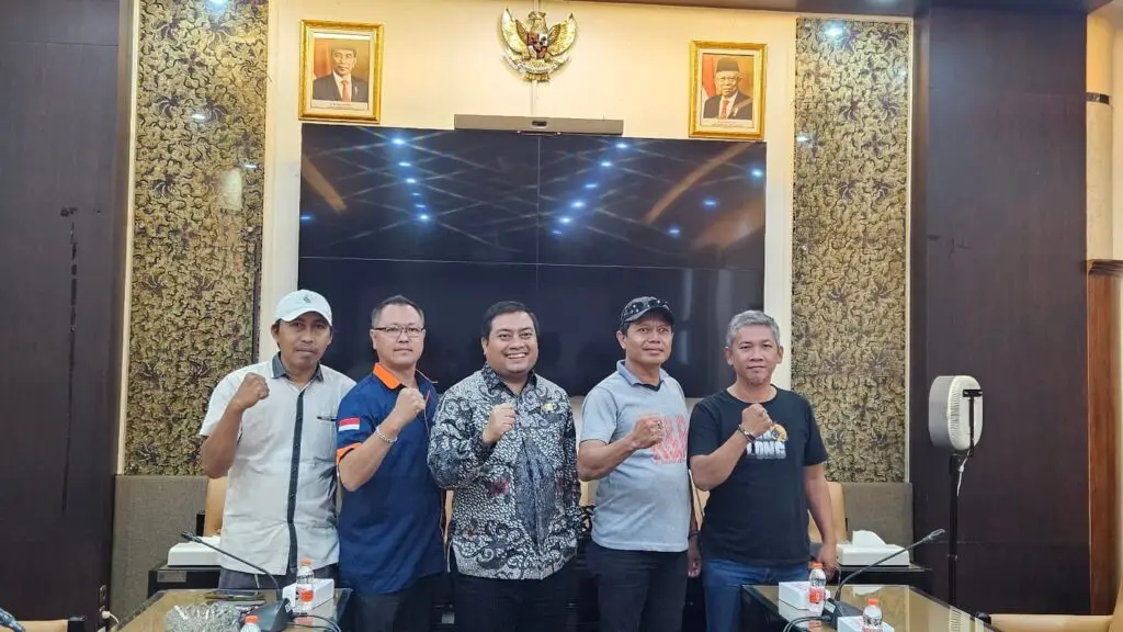 Ngeluruk DPRD Jatim, Komunitas Ojol KopaSOS Raya Keluhkan Gojek, Anggota FPKS Beri Apresiasi